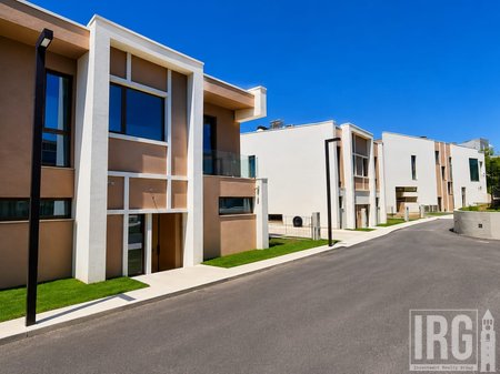 Villa Individuale di Lusso in Vendita vicino a TEG