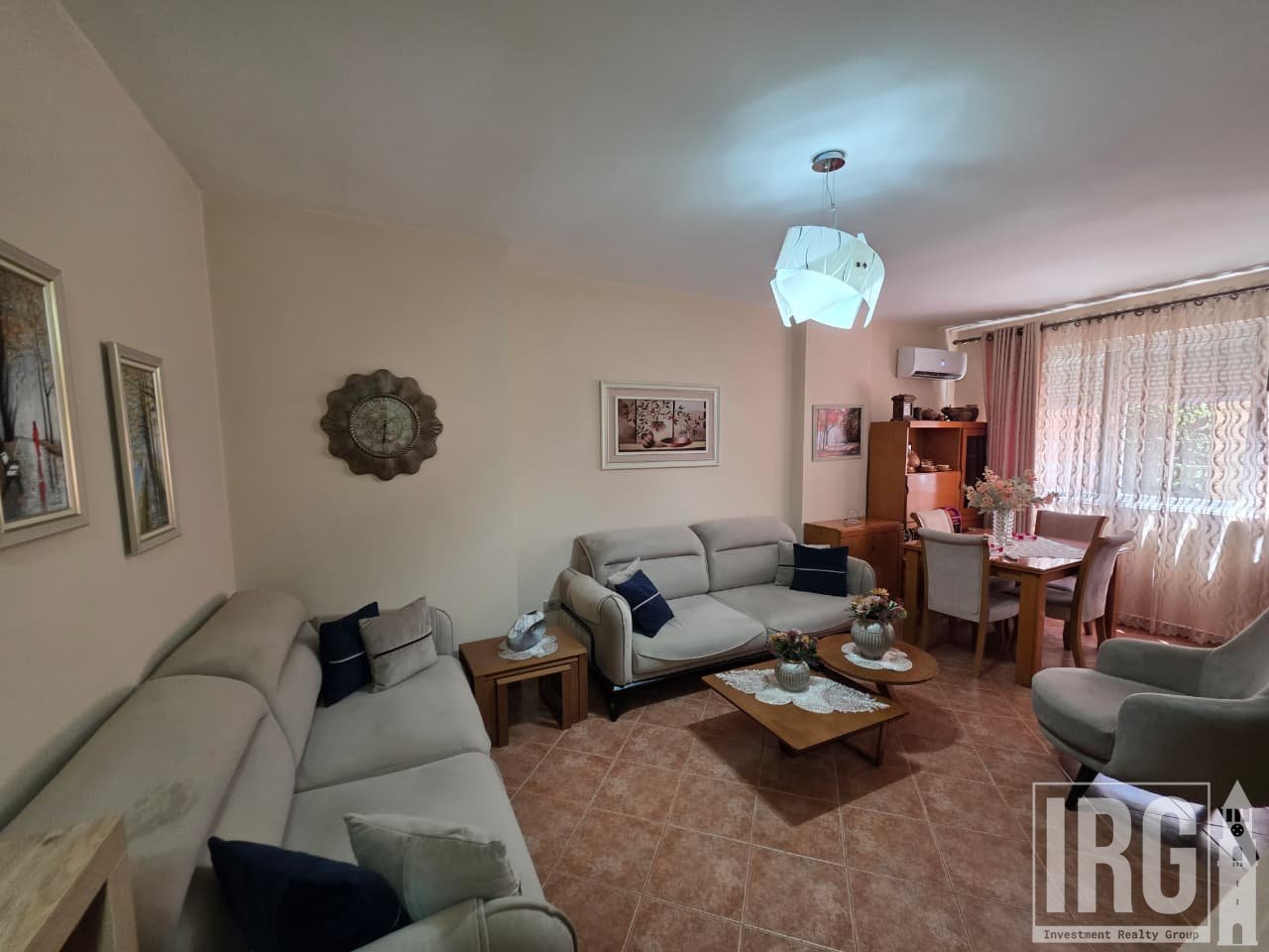 Apartament 1+1 per qera perballe Xhamise Rr Kavajes!