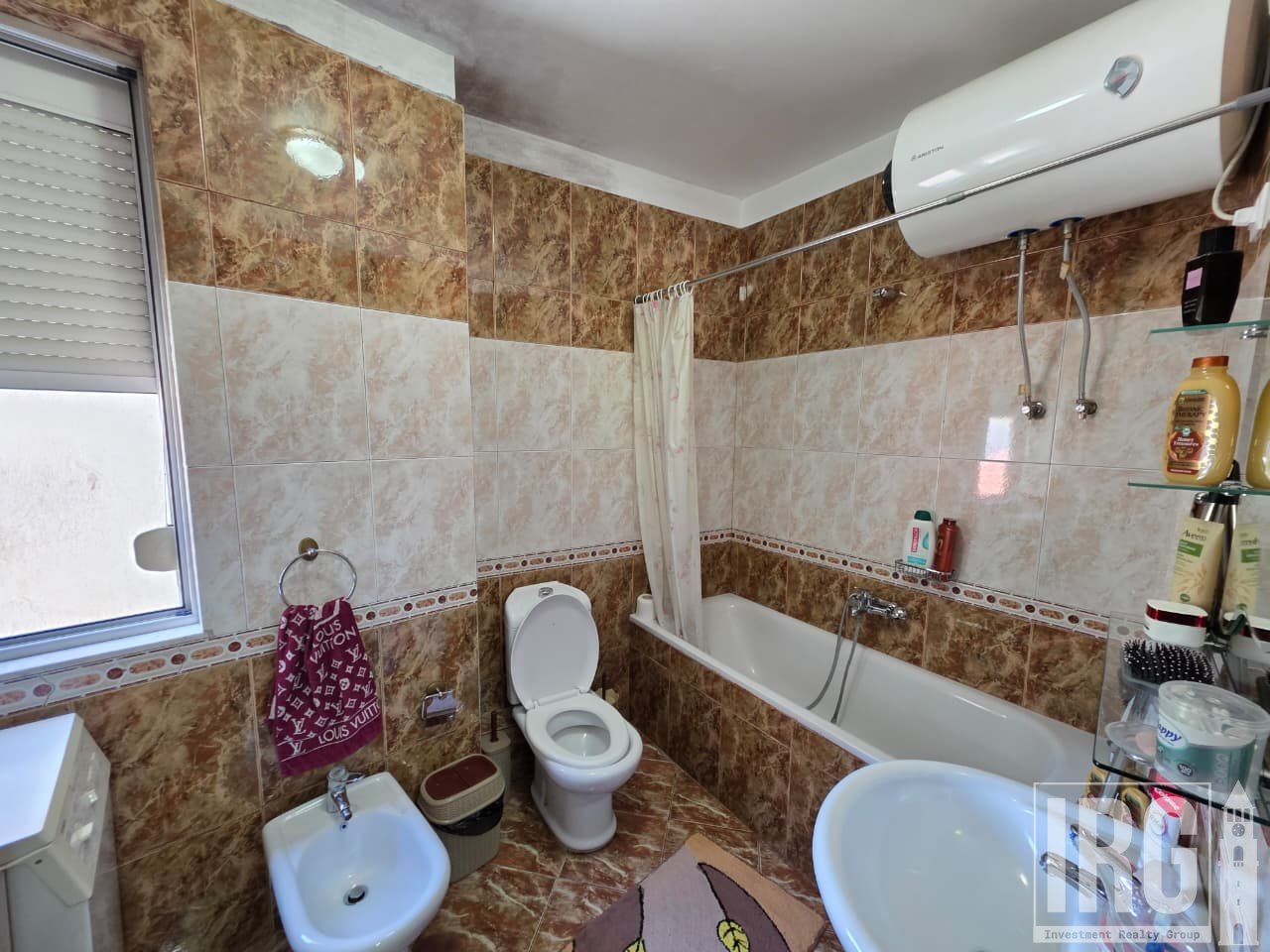 Apartament 1+1 per qera perballe Xhamise Rr Kavajes!
