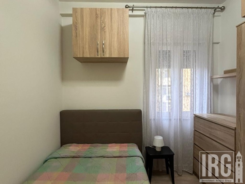 APARTAMENT 1+1 ME QERA TE KOMUNA E PARISIT.