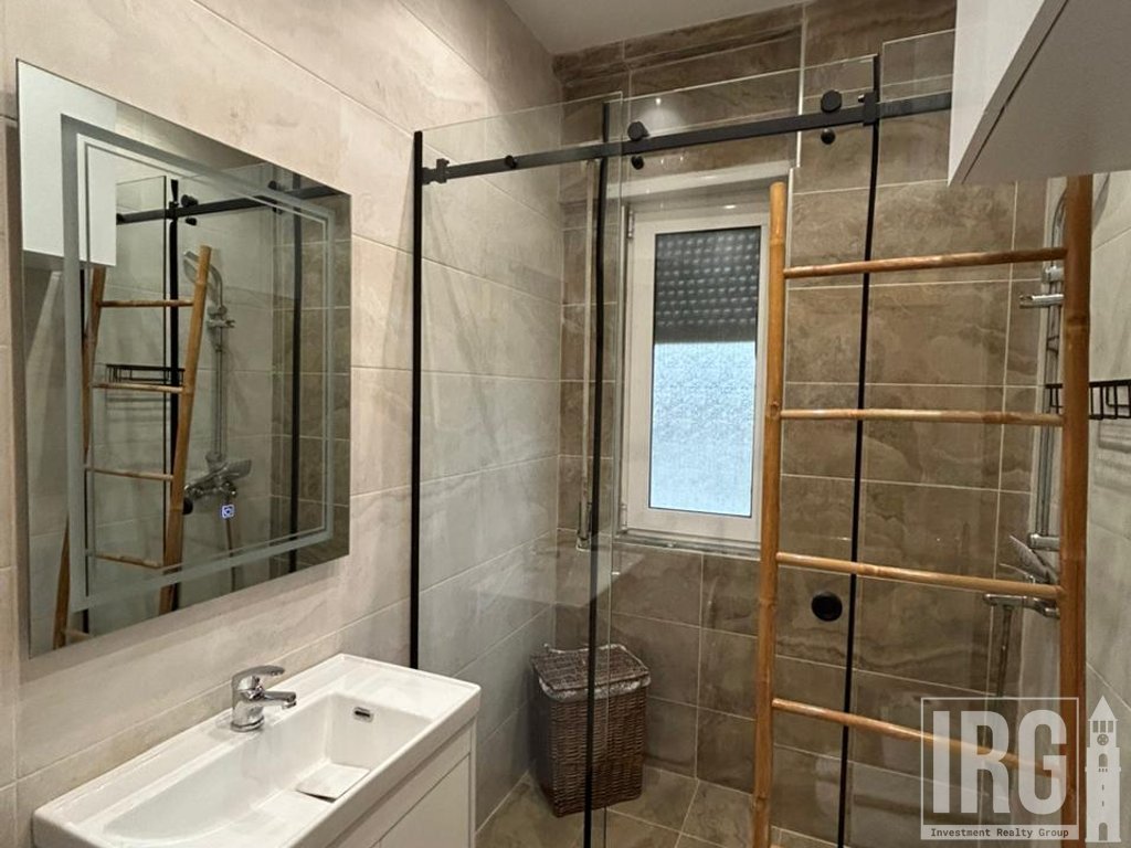 APARTAMENT 1+1 ME QERA TE KOMUNA E PARISIT.