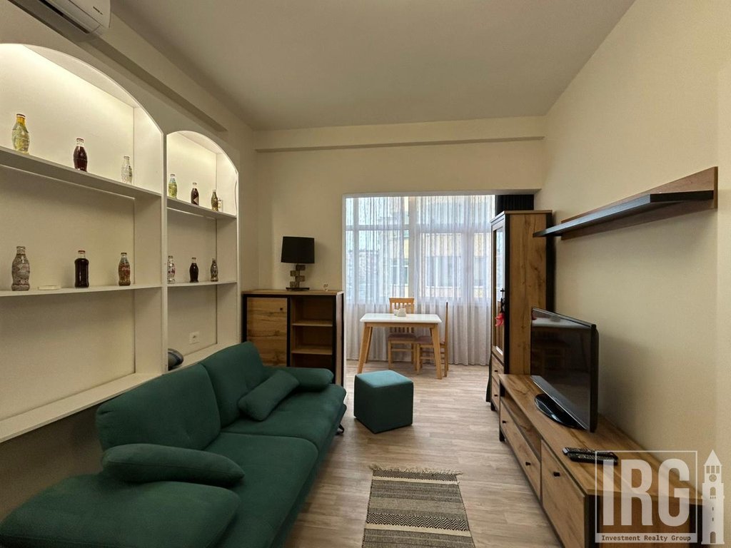 APARTAMENT 1+1 ME QERA TE KOMUNA E PARISIT.