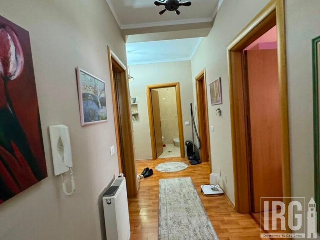 JEPET ME QIRA APARTAMENT 2+1+2+POST PARKIMI TEK KOMUNA PARISIT !