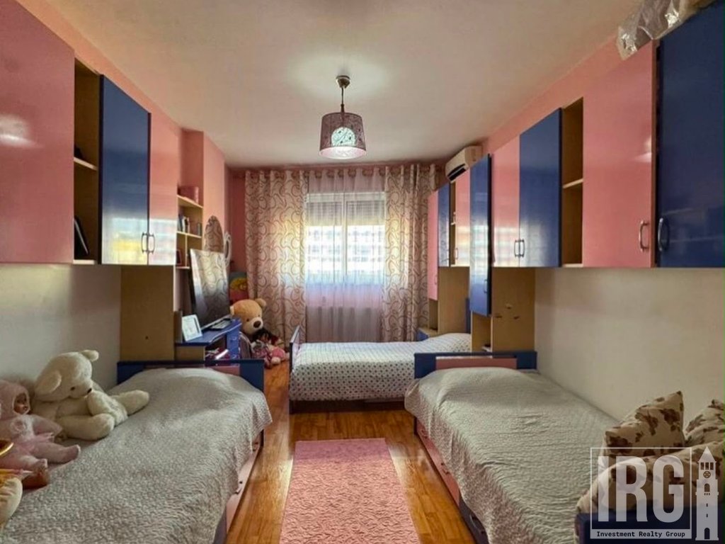 JEPET ME QIRA APARTAMENT 2+1+2+POST PARKIMI TEK KOMUNA PARISIT !