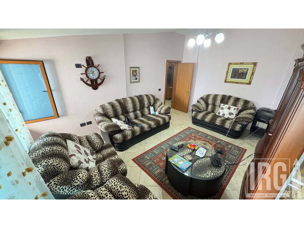 3 bedroom apartment 200 m² Tirana Municipality, Albania