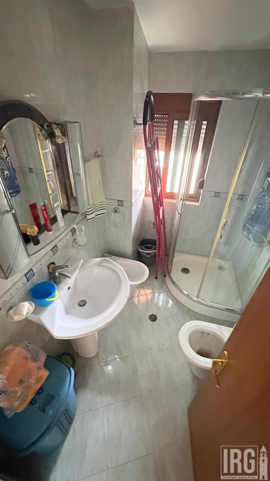 SHITET PENTHOUSE TE SHKEMBI I KAVAJES ME PAMJE NGA DETI