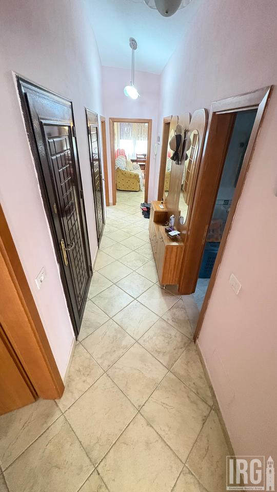 SHITET PENTHOUSE TE SHKEMBI I KAVAJES ME PAMJE NGA DETI