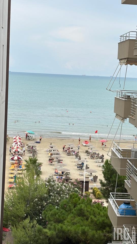 SHITET PENTHOUSE TE SHKEMBI I KAVAJES ME PAMJE NGA DETI