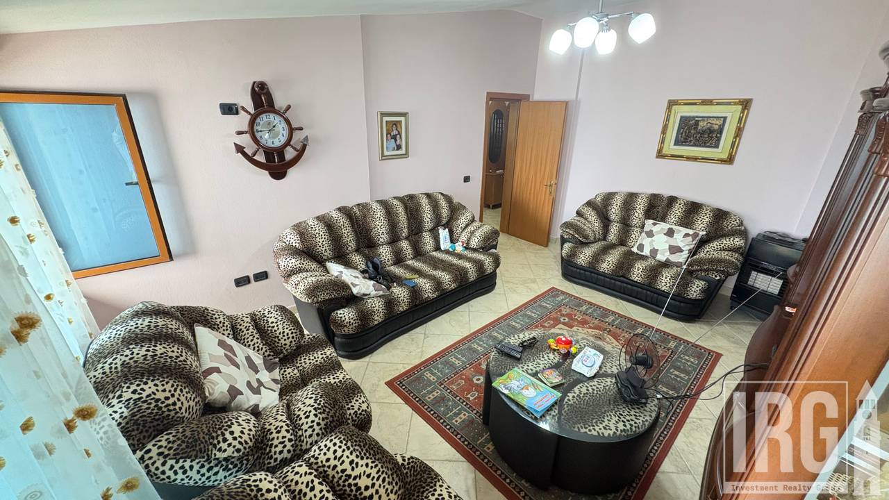 SHITET PENTHOUSE TE SHKEMBI I KAVAJES ME PAMJE NGA DETI