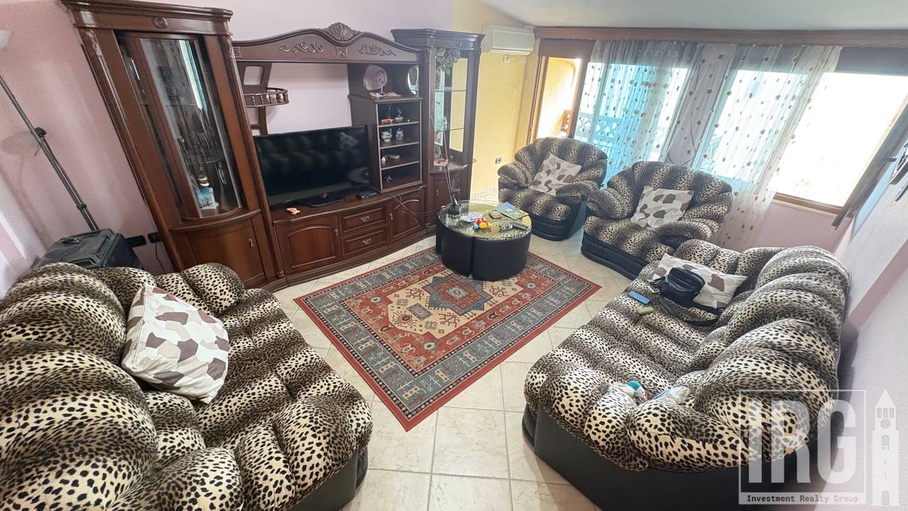 SHITET PENTHOUSE TE SHKEMBI I KAVAJES ME PAMJE NGA DETI