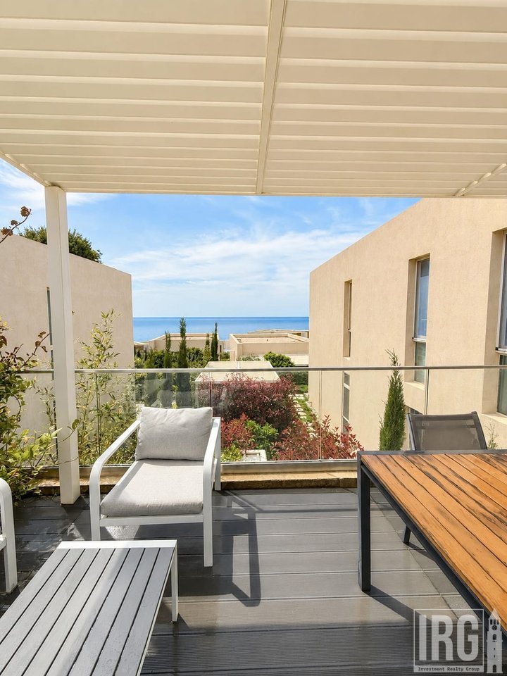 SHITET APARTAMENT 2+1 ME OBORR DHE VERANDË NË GREEN COAST, PALASË!