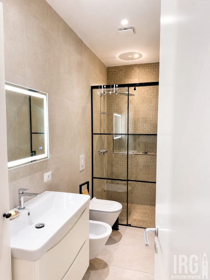 SHITET APARTAMENT 2+1 ME OBORR DHE VERANDË NË GREEN COAST, PALASË!
