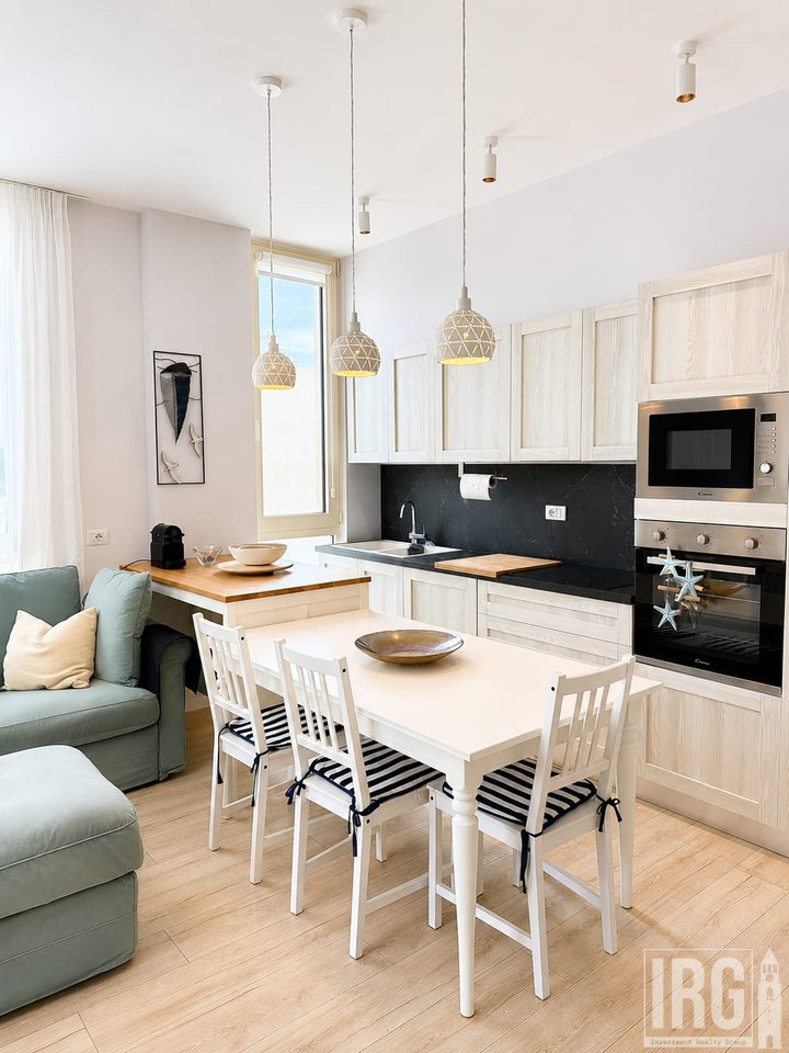 SHITET APARTAMENT 2+1 ME OBORR DHE VERANDË NË GREEN COAST, PALASË!