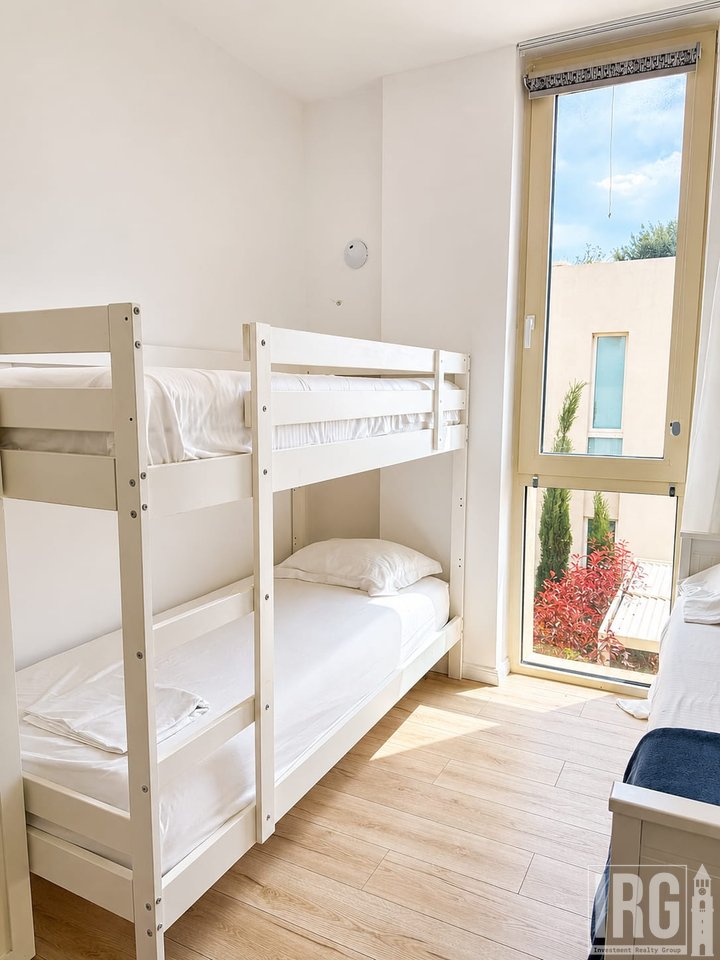 SHITET APARTAMENT 2+1 ME OBORR DHE VERANDË NË GREEN COAST, PALASË!