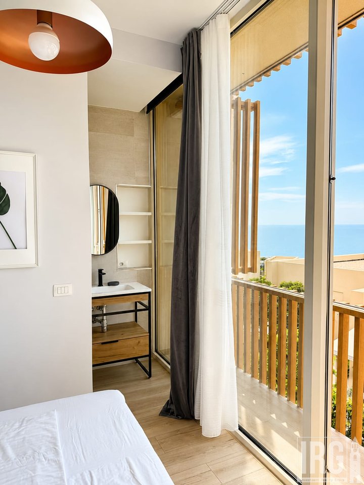 SHITET APARTAMENT 2+1 ME OBORR DHE VERANDË NË GREEN COAST, PALASË!