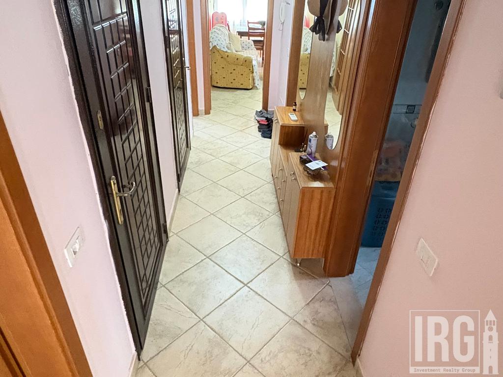 SHITET PENTHOUSE TE SHKEMBI I KAVAJES ME PAMJE NGA DETI
