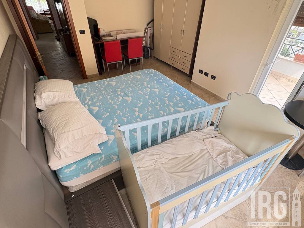 SHITET PENTHOUSE TE SHKEMBI I KAVAJES ME PAMJE NGA DETI
