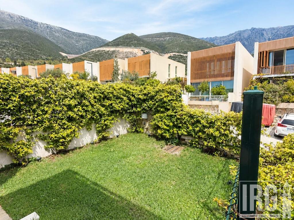 APARTMENT 2+1 FOR SALE WITH YARD AND VERANDA IN GREEN COAST, PALASË!