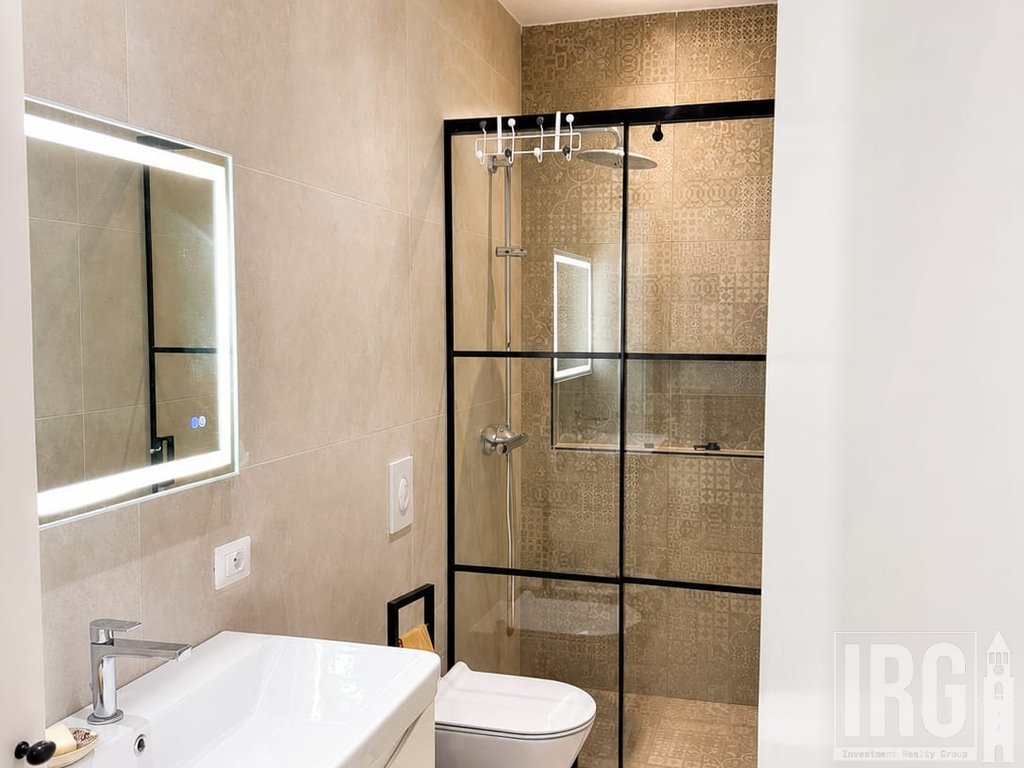APARTMENT 2+1 FOR SALE WITH YARD AND VERANDA IN GREEN COAST, PALASË!