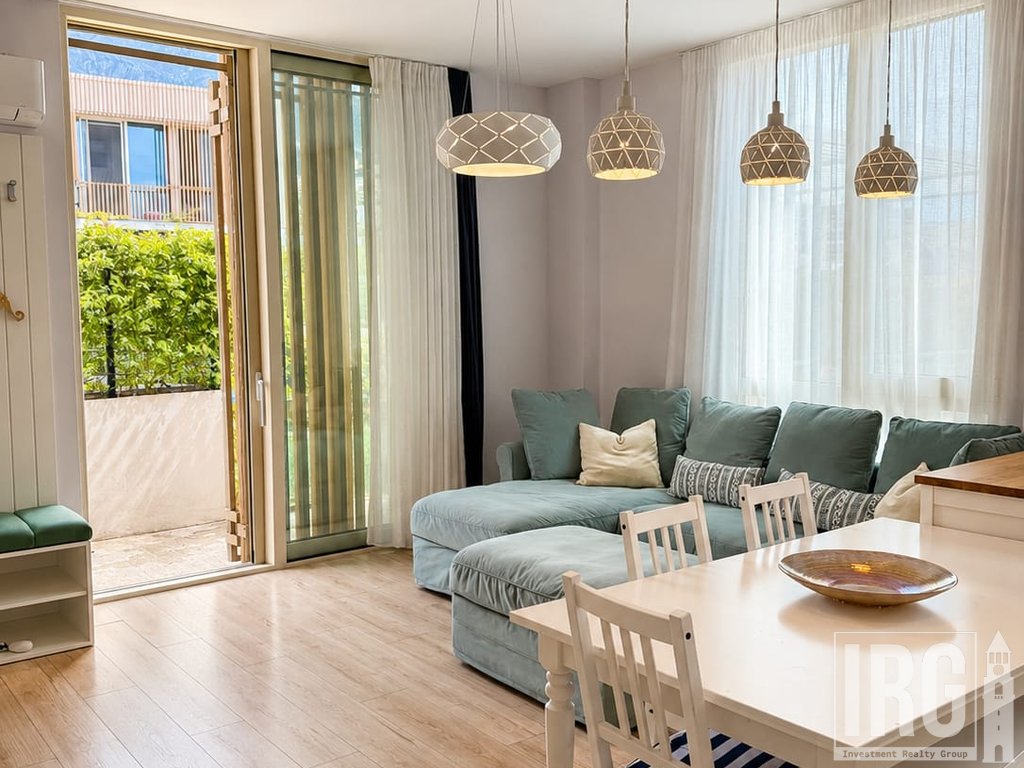 APARTMENT 2+1 FOR SALE WITH YARD AND VERANDA IN GREEN COAST, PALASË!