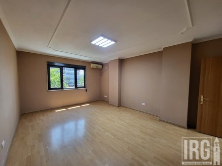 SPACE FOR RENT IN THE CENTER!