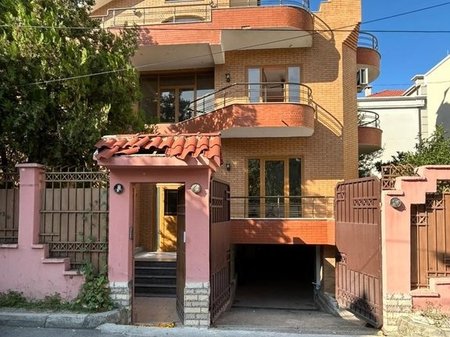 VILLA IN VENDITA NEL COMUNE DI PARIGI