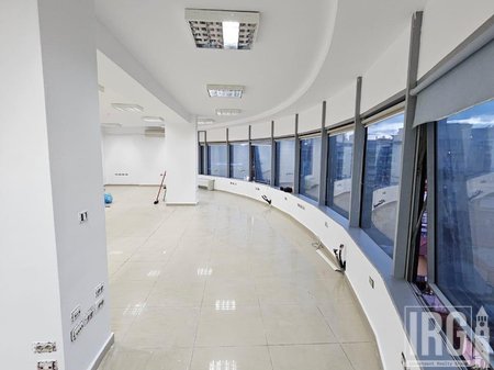 Office space for rent at Selvia!