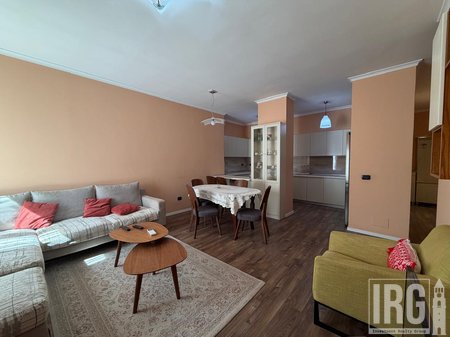 Appartamento 3+1 in Affitto in Via Kavajës, Tirana