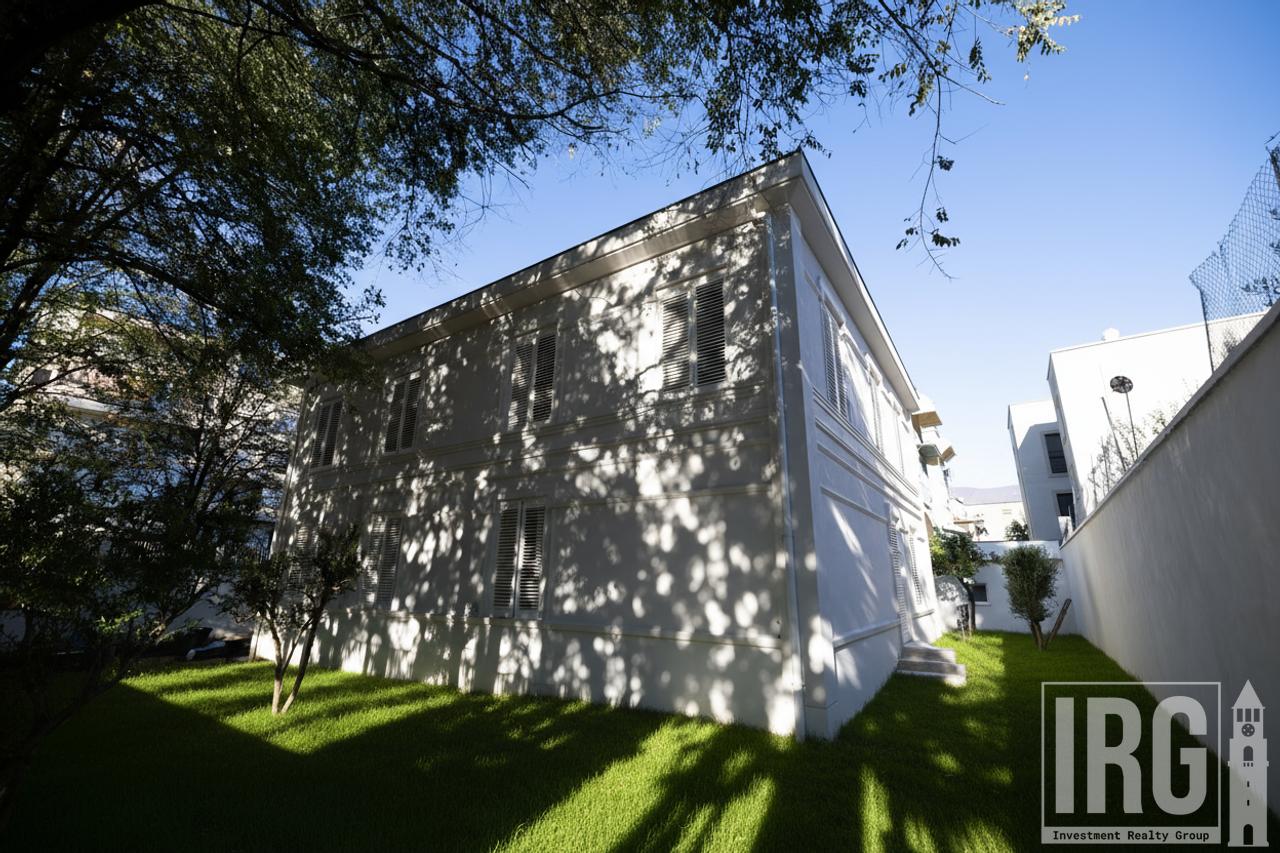 VILE MODERNE ME QERA NGJITUR ME AMBASADEN AMERIKANE