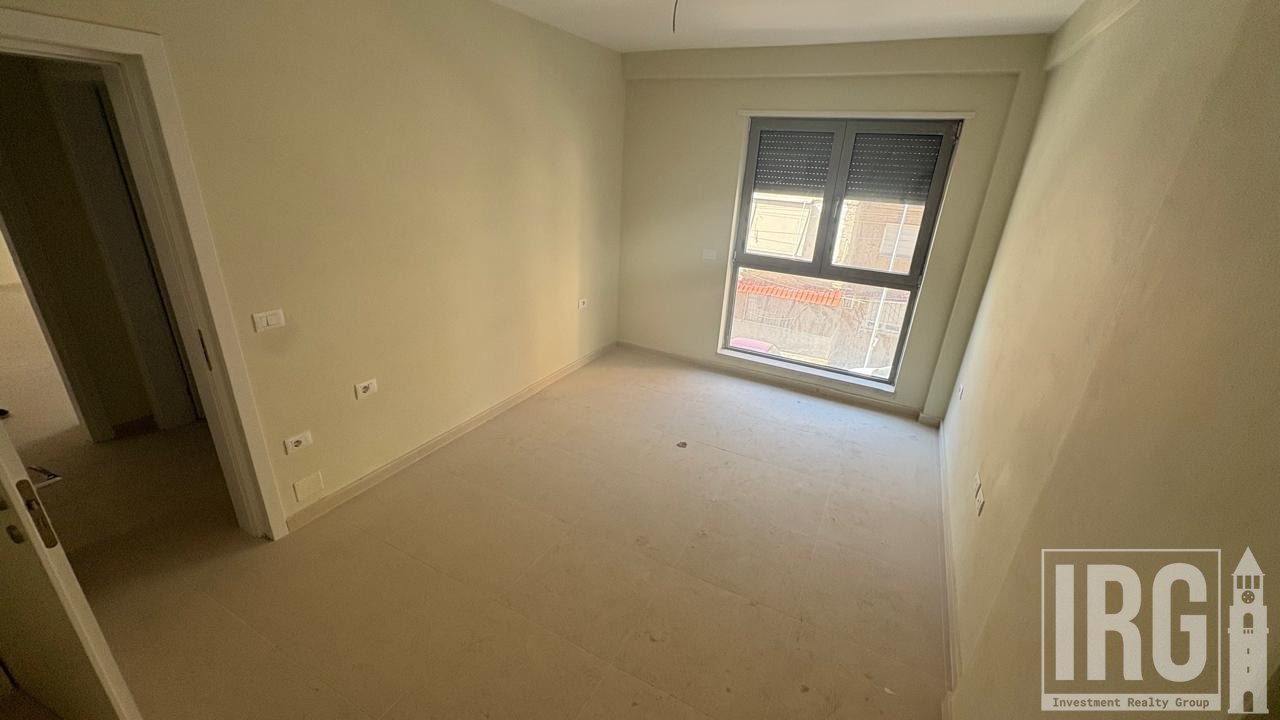 SHITET APARTAMENT 1+1 PRANE SHKOLLES SE KUQE