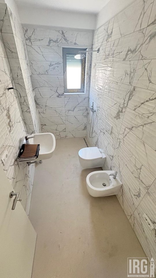 SHITET APARTAMENT 1+1 PRANE SHKOLLES SE KUQE