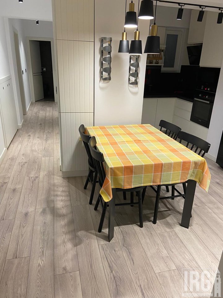 VENDESI APPARTAMENTO 3+1 VICINO ALLA STRADA DI DURRËS