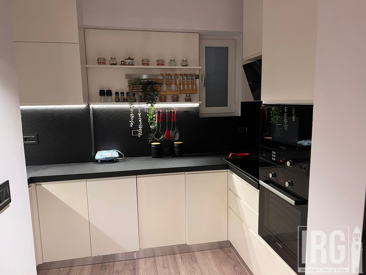 VENDESI APPARTAMENTO 3+1 VICINO ALLA STRADA DI DURRËS
