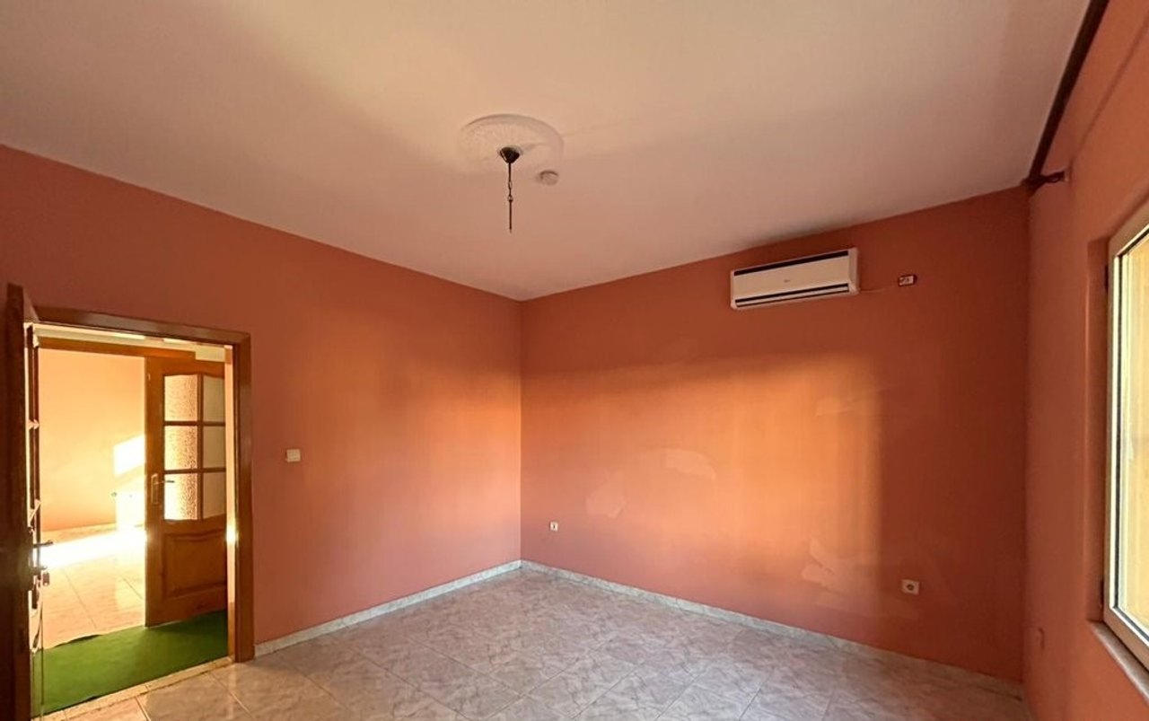 VILLA IN VENDITA NEL COMUNE DI PARIGI