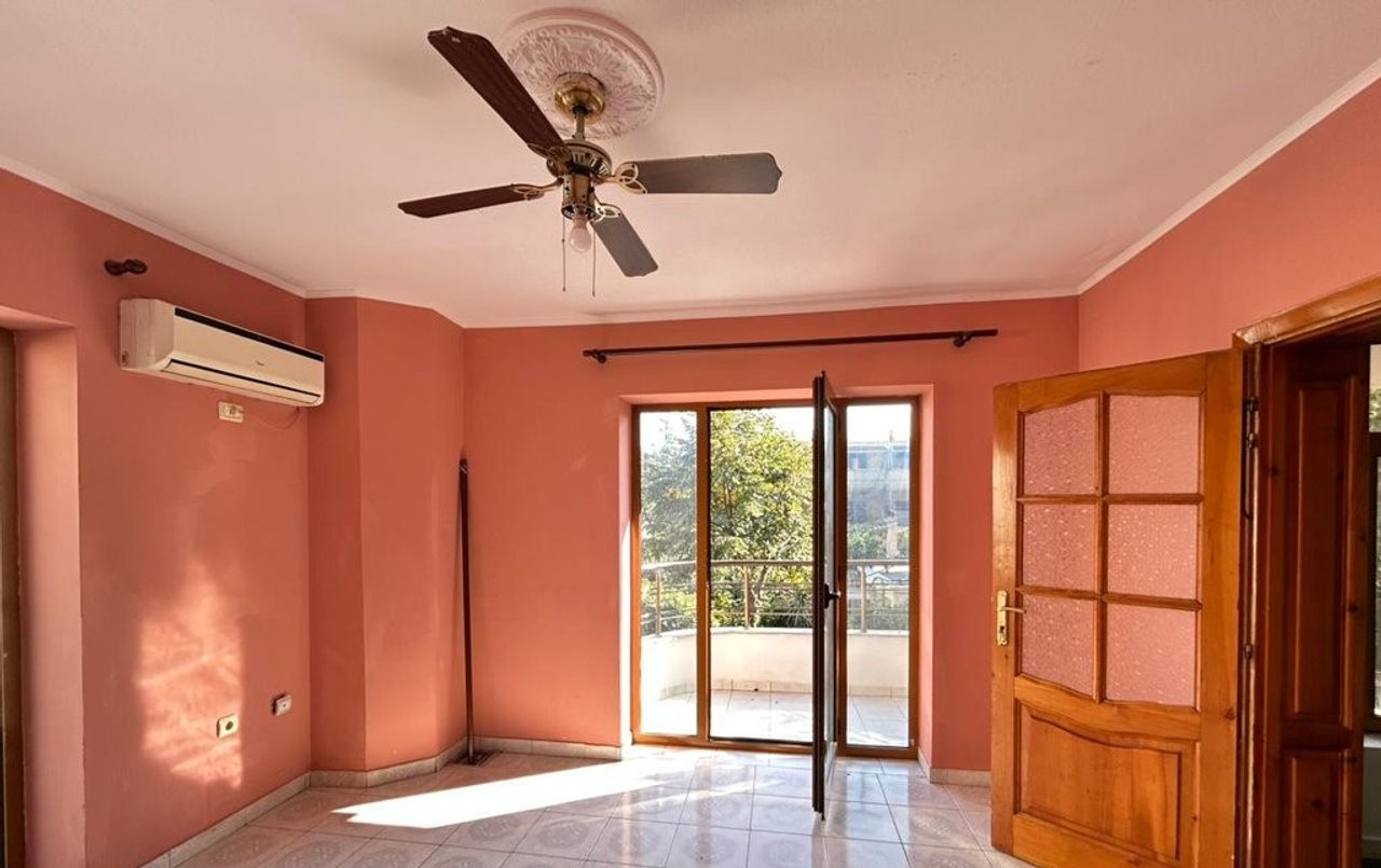 VILLA IN VENDITA NEL COMUNE DI PARIGI