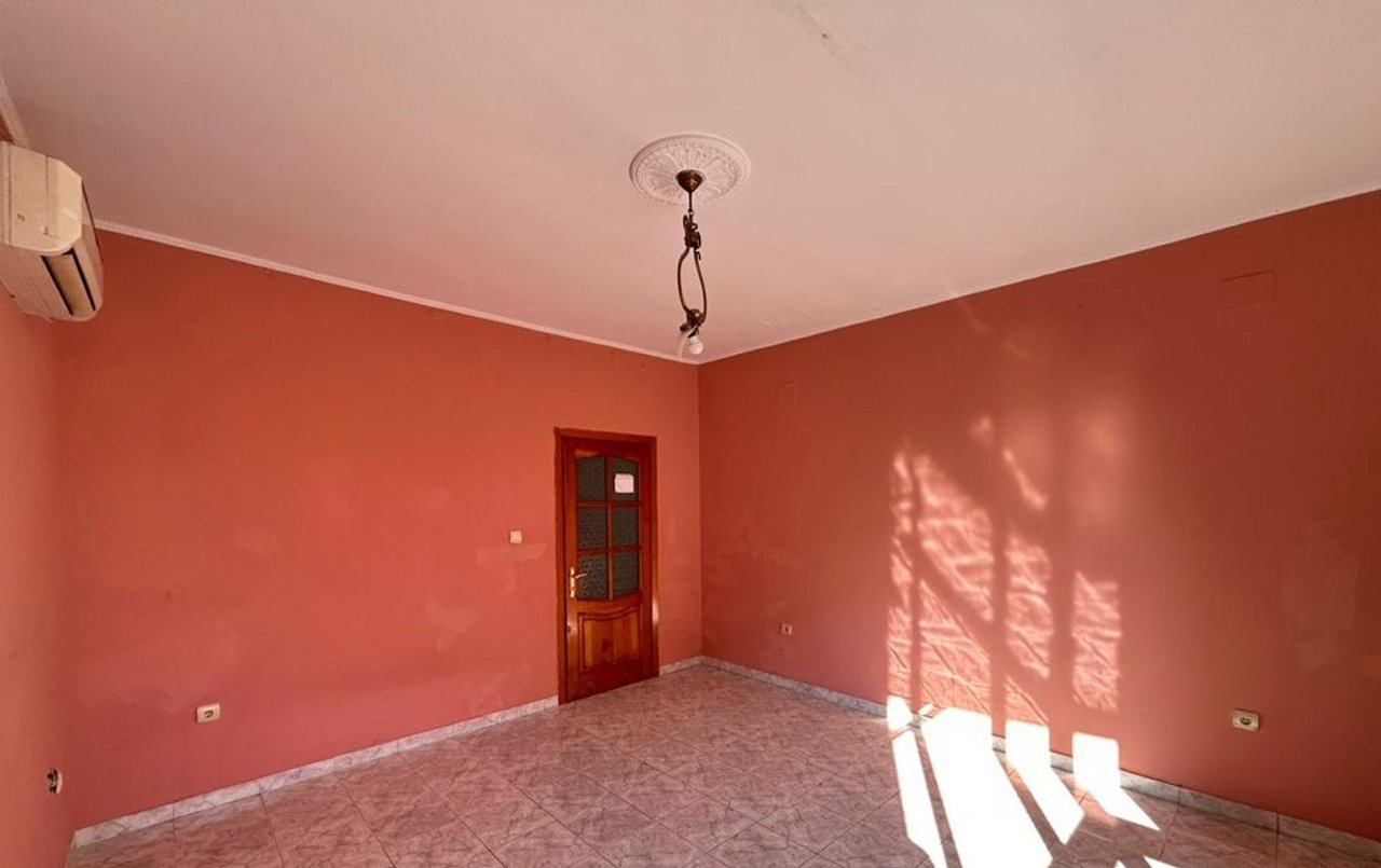 VILLA IN VENDITA NEL COMUNE DI PARIGI