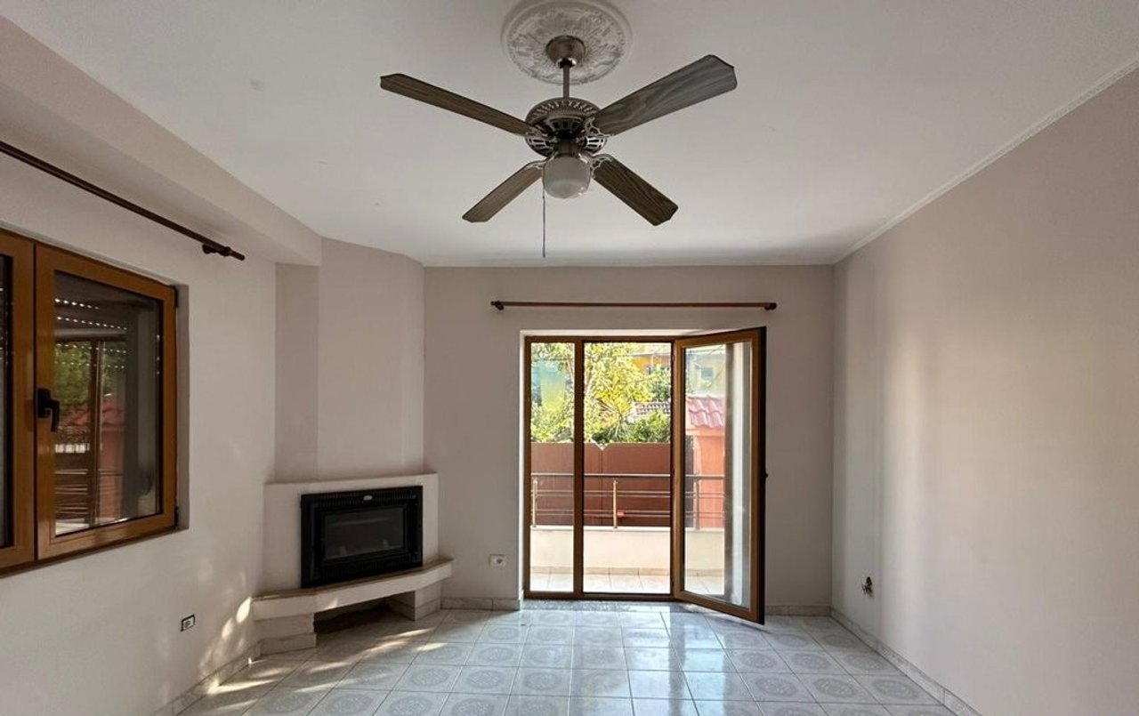 VILLA IN VENDITA NEL COMUNE DI PARIGI