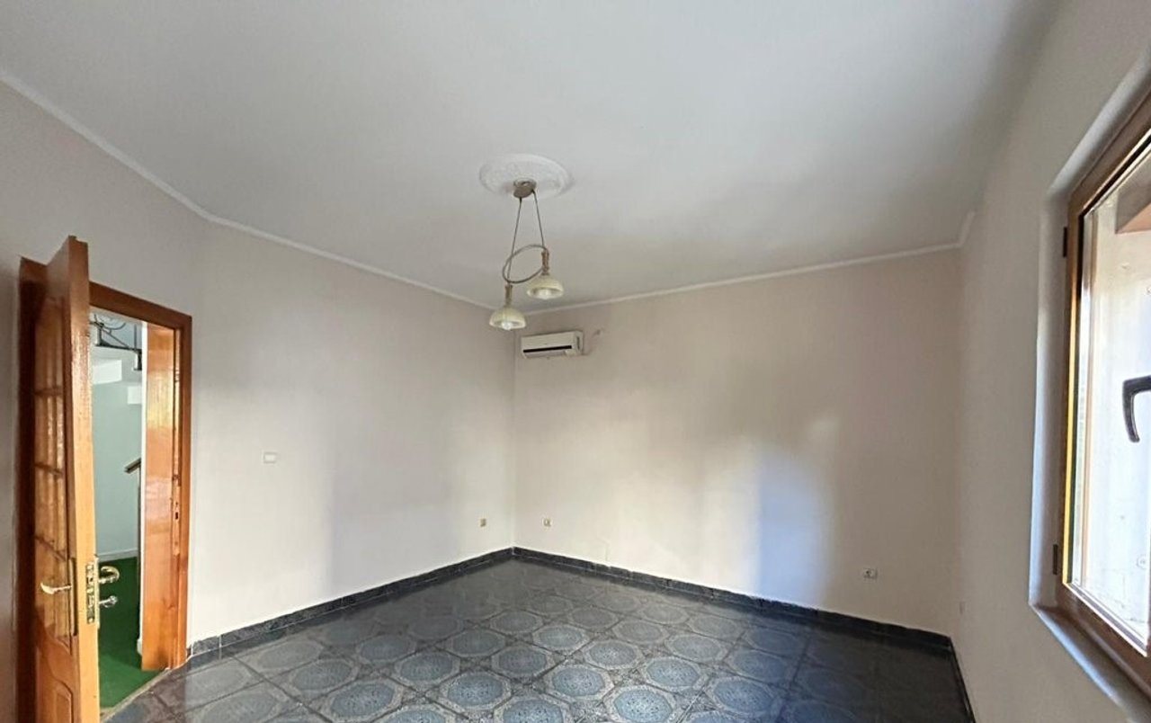 VILLA IN VENDITA NEL COMUNE DI PARIGI