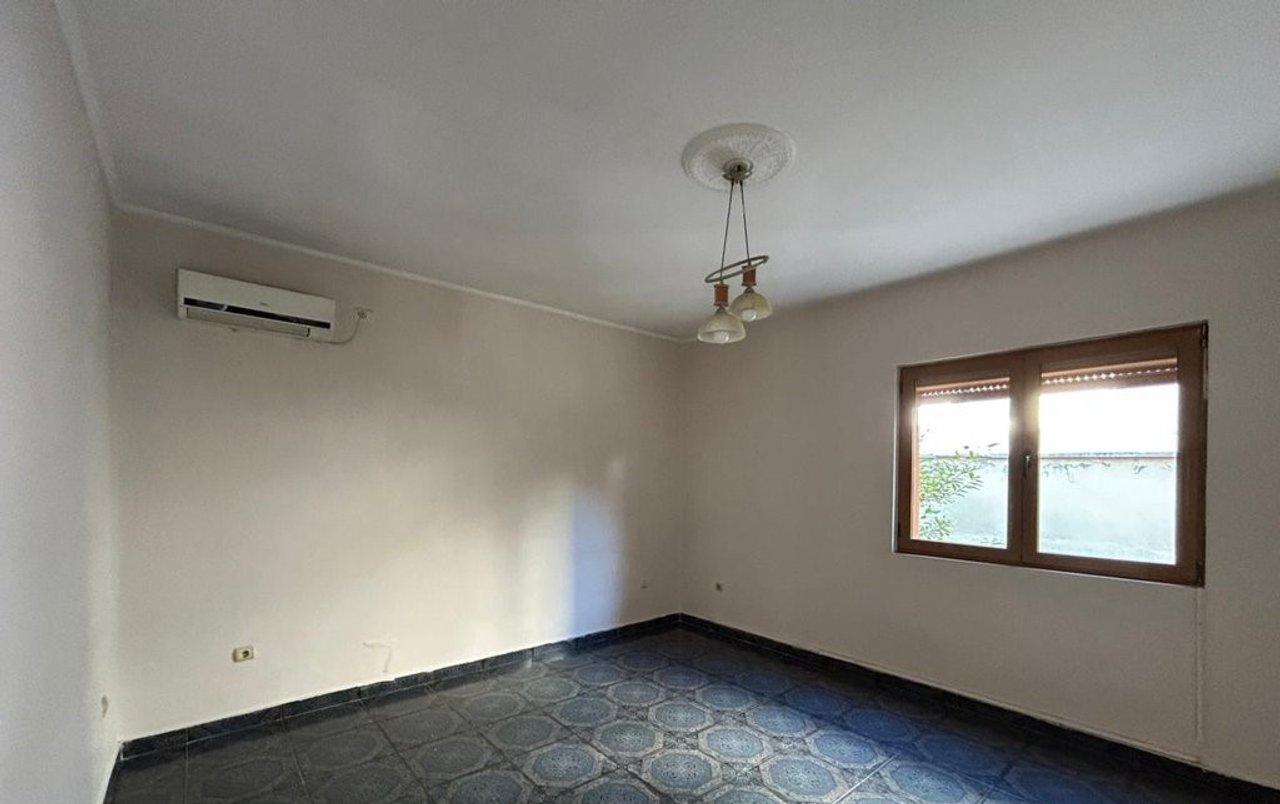 VILLA IN VENDITA NEL COMUNE DI PARIGI