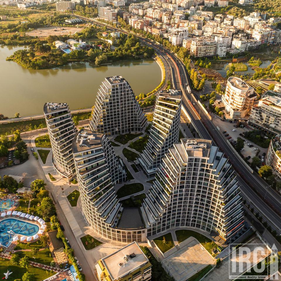 Office Space / Residence for Rent – Lake View Residence with full view of the Lake!