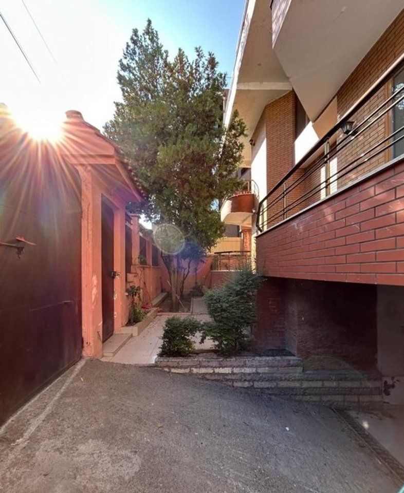 VILLA IN VENDITA NEL COMUNE DI PARIGI