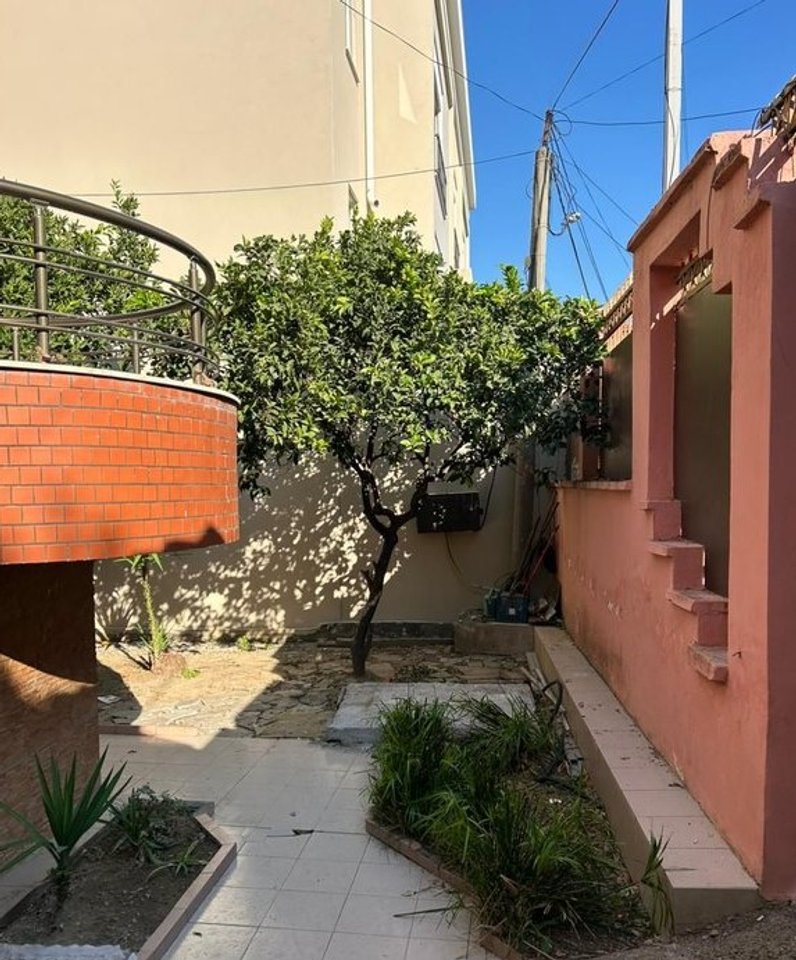 VILLA IN VENDITA NEL COMUNE DI PARIGI