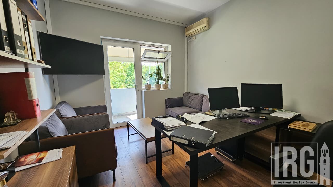 Office space for rent near the Paris Municipality