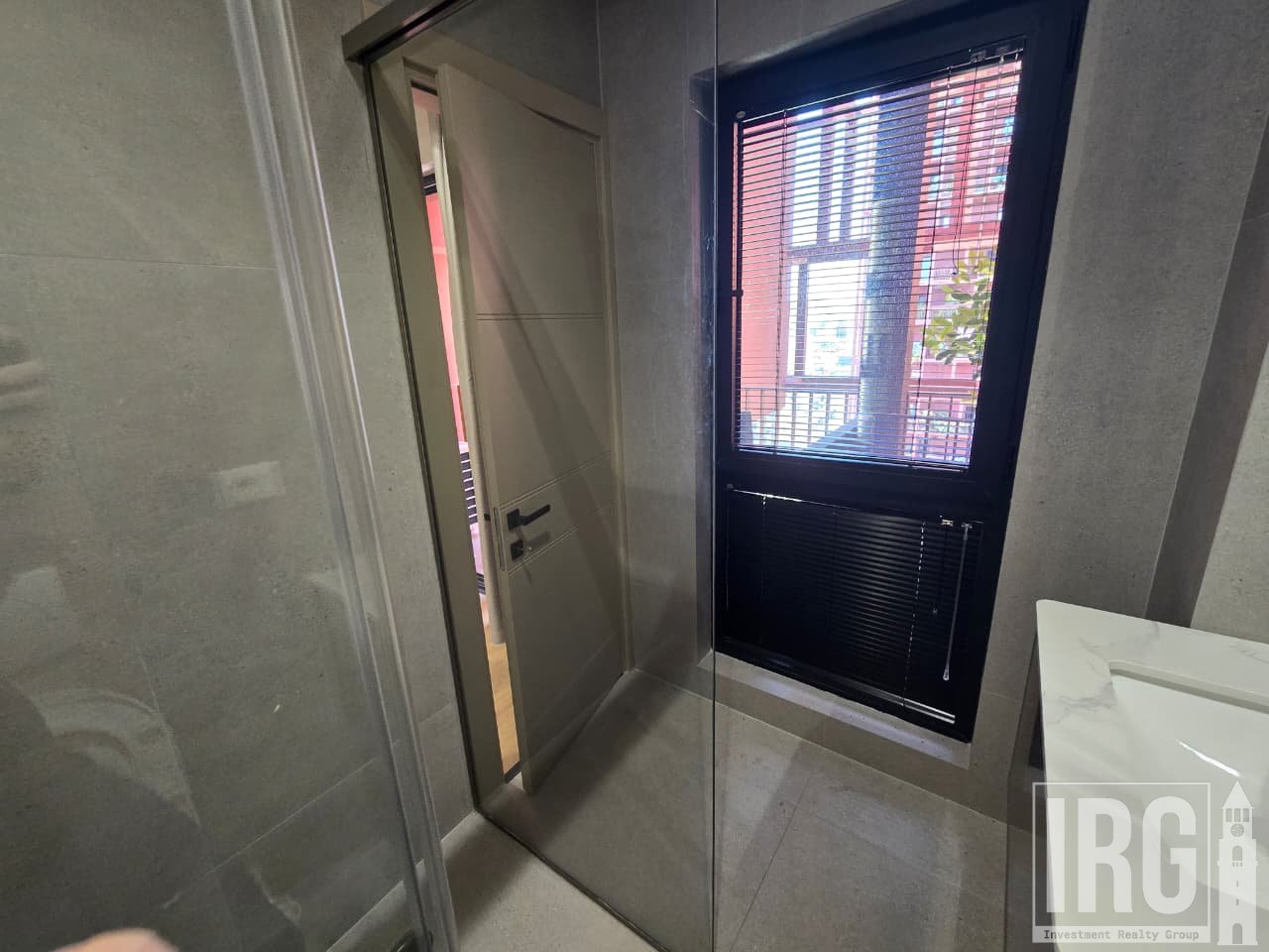 SHITET APARTAMENT 3+1 I KONVERTUAR NË 2+1 + POST PARKIMI – GARDEN BUILDING, KATI 13