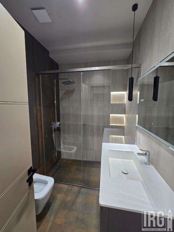 SHITET APARTAMENT 3+1 I KONVERTUAR NË 2+1 + POST PARKIMI – GARDEN BUILDING, KATI 13