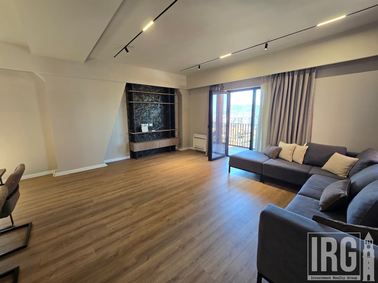 SHITET APARTAMENT 3+1 I KONVERTUAR NË 2+1 + POST PARKIMI – GARDEN BUILDING, KATI 13