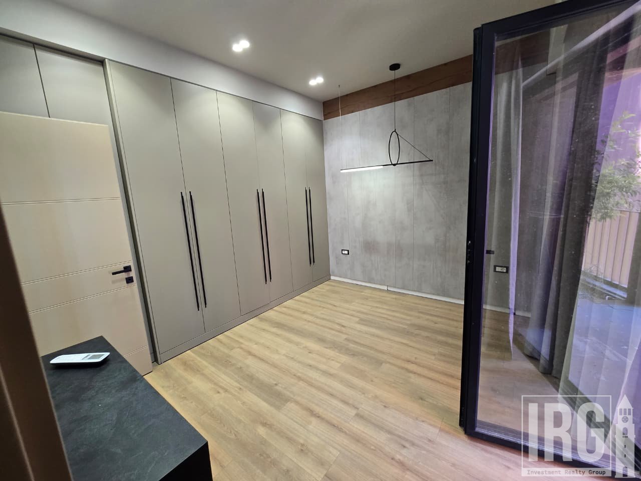 SHITET APARTAMENT 3+1 I KONVERTUAR NË 2+1 + POST PARKIMI – GARDEN BUILDING, KATI 13