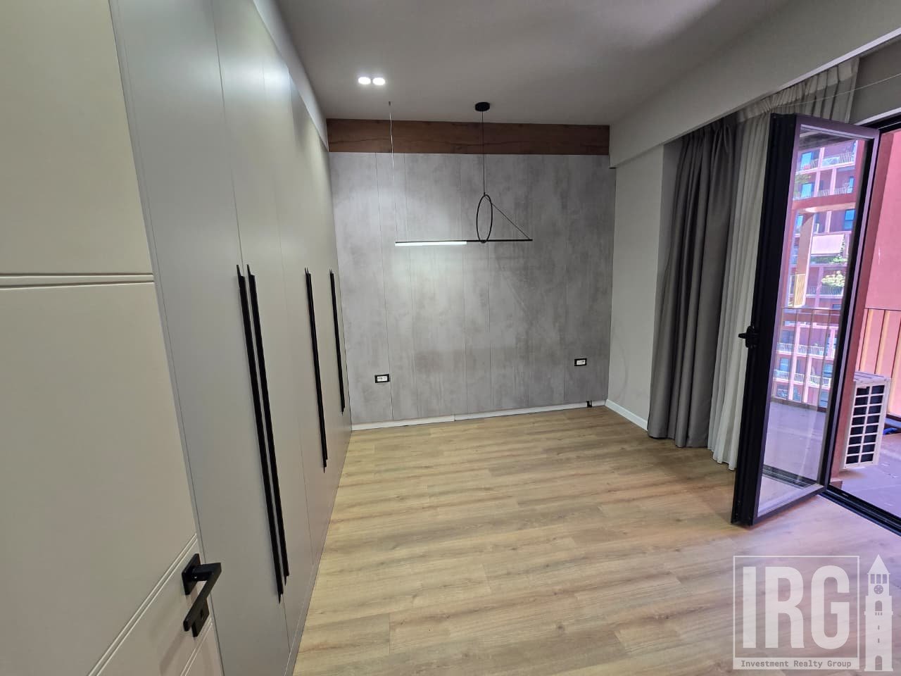 SHITET APARTAMENT 3+1 I KONVERTUAR NË 2+1 + POST PARKIMI – GARDEN BUILDING, KATI 13