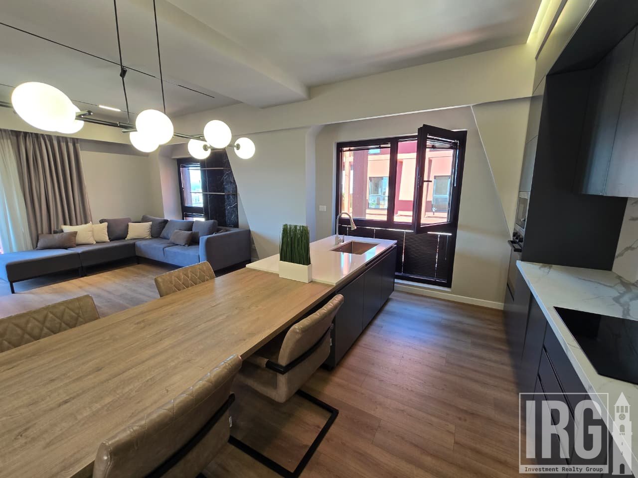 SHITET APARTAMENT 3+1 I KONVERTUAR NË 2+1 + POST PARKIMI – GARDEN BUILDING, KATI 13