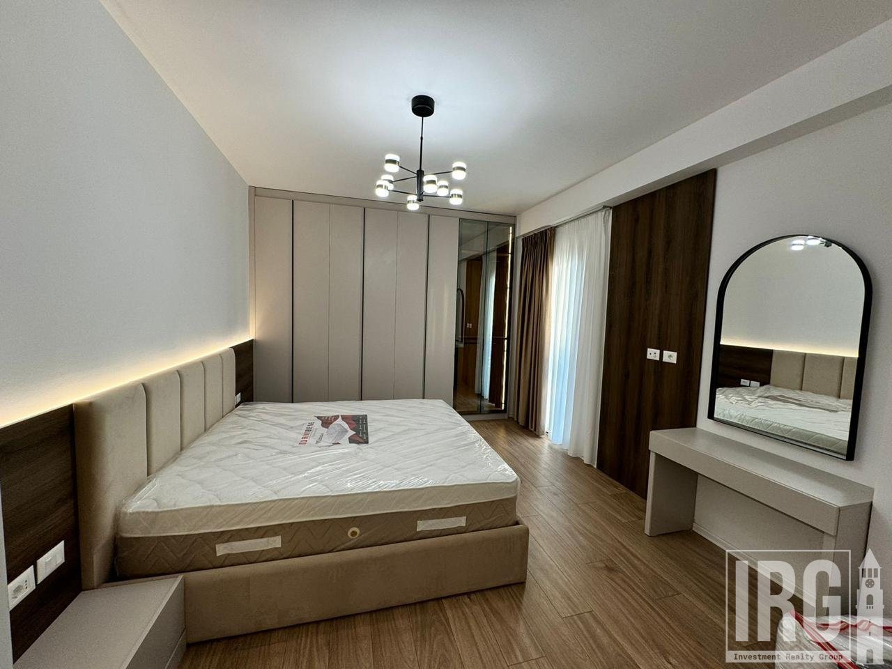 APARTAMENT 2+1+2 ME QERA TE TIRANA GARDEN BUILDING